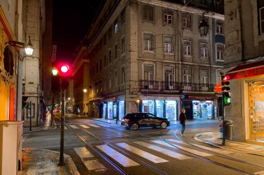 Geceleri Lizbon 'da çok az insan yürür.