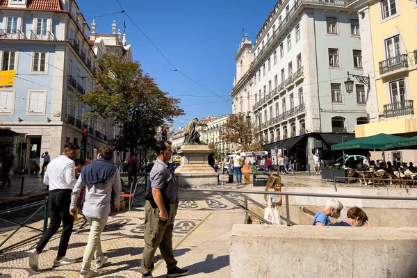 Gente Pasando Rato Plaza Chiado Lisboa — Foto de Stock