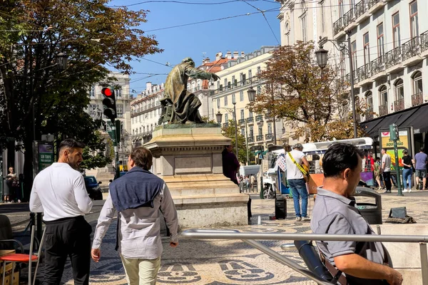 Gente Pasando Rato Plaza Chiado Lisboa — Foto de Stock