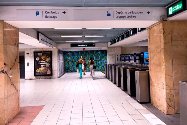 Menschen Gehen Einer Metrostation Lissabon — Stockfoto