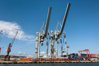 Lizbon Limanı 'ndan geçen bir tur teknesinden görüntü