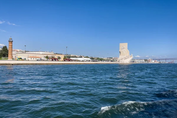 Vista Barco Turismo Sobre Monumento Das Descobertas Lisboa — Fotografia de Stock