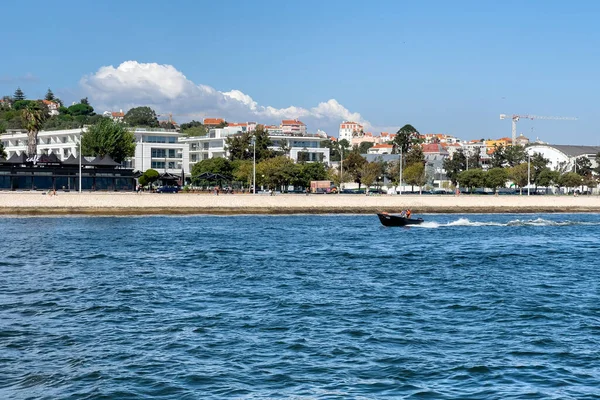 Blick Von Einer Fähre Auf Die Stadt Lissabon — Stockfoto