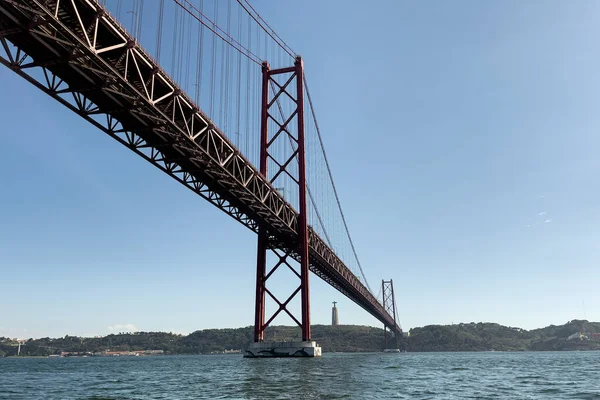 Міст Квітня Лісабоні — стокове фото