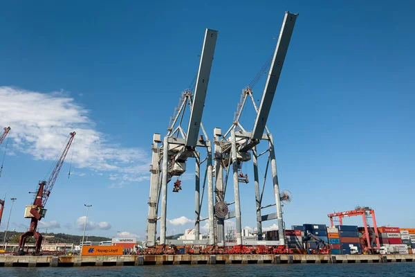 Uitzicht Vanaf Een Rondvaartboot Langs Haven Van Lissabon — Stockfoto