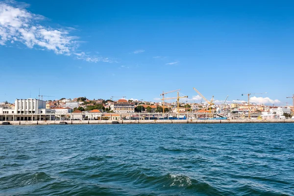 Blick Von Einer Fähre Auf Die Stadt Lissabon — Stockfoto