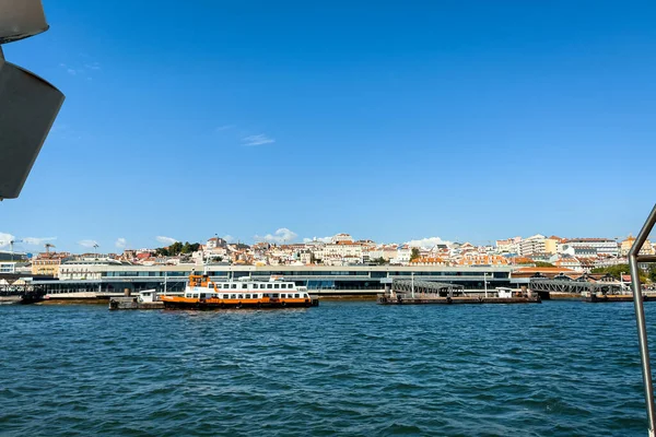 Vista Traghetto Turistico Sulla Città Lisbona — Foto Stock