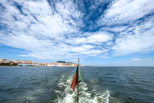 Portugiesische Flagge Mit Brücke Vom April Hintergrund — Stockfoto