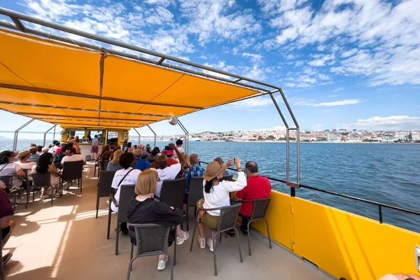 Grupo Turistas Dando Paseo Barco Turismo Lisboa — Foto de Stock