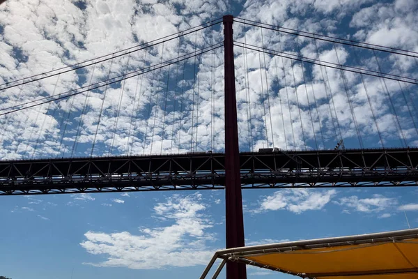 Groep Toeristen Maakt Een Ritje Een Rondvaartboot Lissabon — Stockfoto