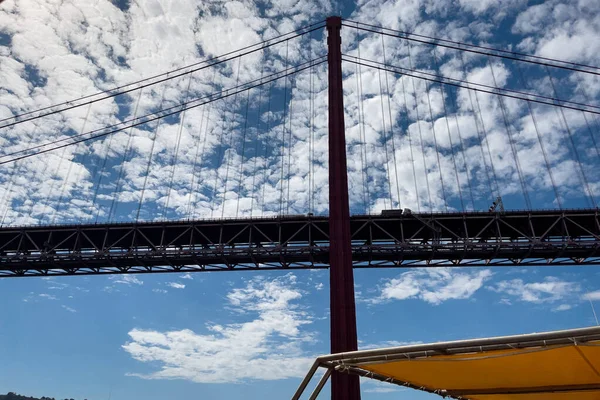 Groep Toeristen Maakt Een Ritje Een Rondvaartboot Lissabon — Stockfoto