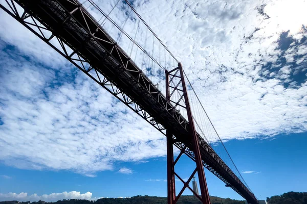 Lizbon Köprüsü Nisan — Stok fotoğraf