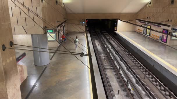 Piattaforma Vuota Una Stazione Della Metropolitana Lisbona — Video Stock