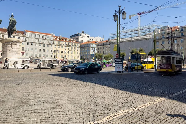 Retro Straßenbahn Mit Menschen Lissabon — Stockfoto