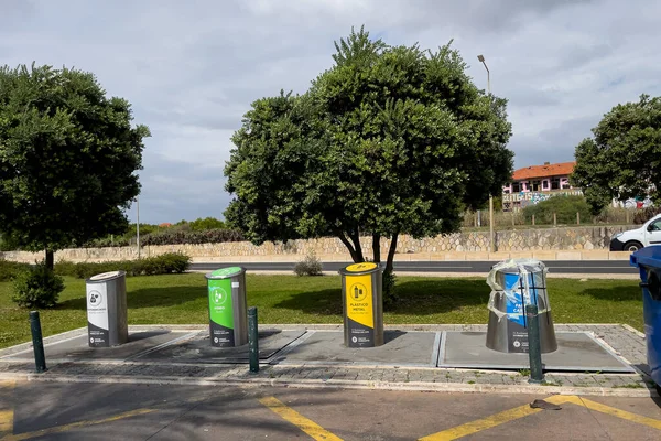 Duże Pojemniki Śmieci Zewnątrz Lizbonie — Zdjęcie stockowe