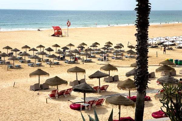 Pessoas Desfrutando Seu Tempo Praia Carcavelos Portugal — Fotografia de Stock