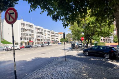 Lizbon 'un Almada ilçesinde boş yol