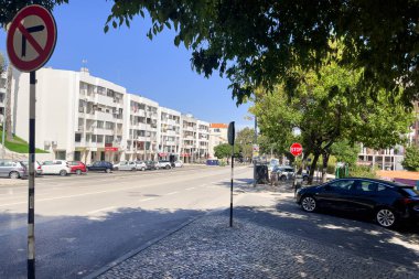 Lizbon 'un Almada ilçesinde boş yol