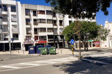 Lizbon 'un Almada ilçesinde boş yol