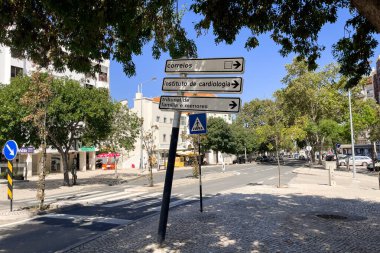Lizbon 'un Almada ilçesinde boş yol