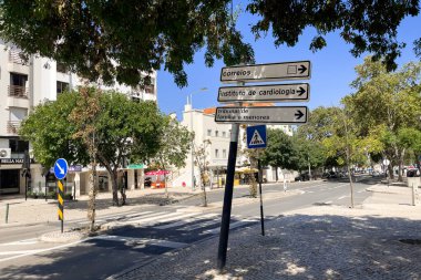 Lizbon 'un Almada ilçesinde boş yol