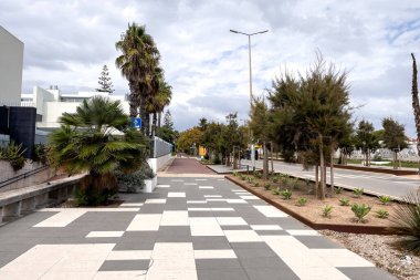 Portekiz 'in Carcavelos kasabasındaki boş yol.