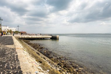 Lizbon 'da boş bir feribot terminali görüntüsü