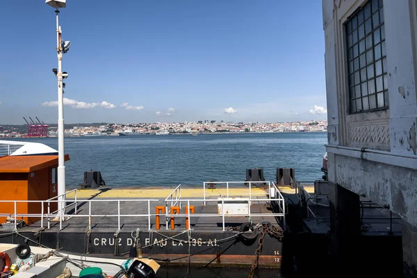 Stor Färja Båt Dockas Vid Cacilhas Hamn Lissabon — Stockfoto