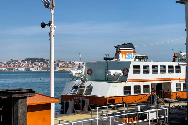 Stor Färja Båt Dockas Vid Cacilhas Hamn Lissabon — Stockfoto