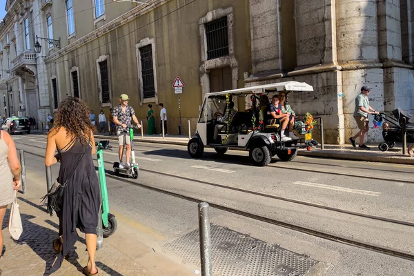 Voiture Touristique Conduite Sur Route Lisbonne — Photo