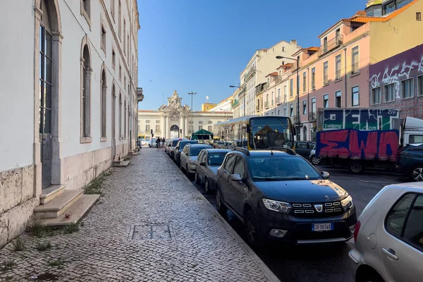 リスボンの路上駐車車 — ストック写真