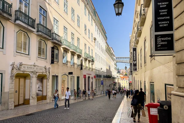 Gente Caminando Por Las Calles Lisboa — Foto de Stock