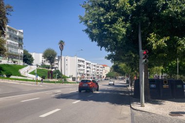 Lizbon 'un Almada ilçesinde boş yol