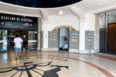 Mercado da Ribeira 'nın Lizbon' daki iç kesimi.