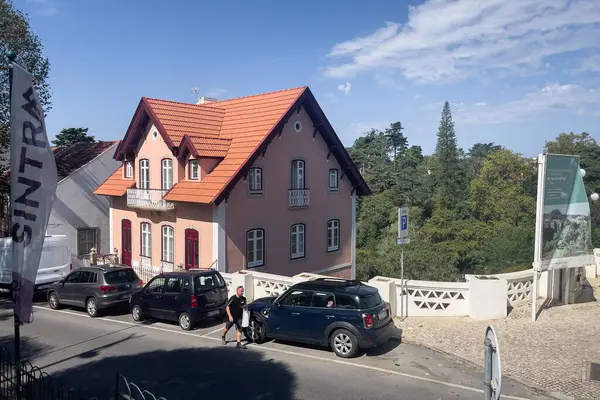 Turisté Procházky Chodníku Městě Sintra Portugalsko — Stock fotografie