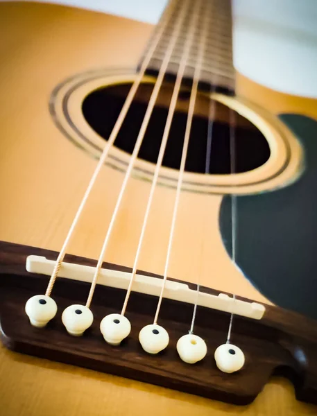 Parte Una Guitarra Acustica Diapason Guitarra Con Cuerdas Sobre Fondo — Stockfoto