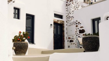 Resimli ve büyüleyici Santorini adası.