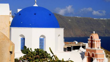 Resimli ve büyüleyici Santorini adası.