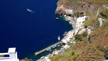 Resimli ve büyüleyici Santorini adası.
