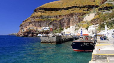 Resimli ve büyüleyici Santorini adası.