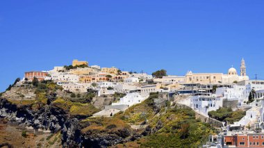 Resimli ve büyüleyici Santorini adası.
