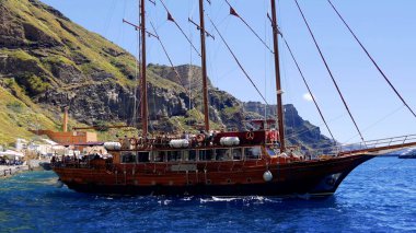 Resimli ve büyüleyici Santorini adası.