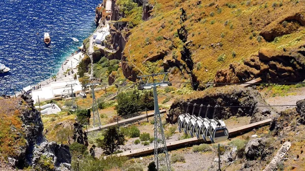 Resimli ve büyüleyici Santorini adası.