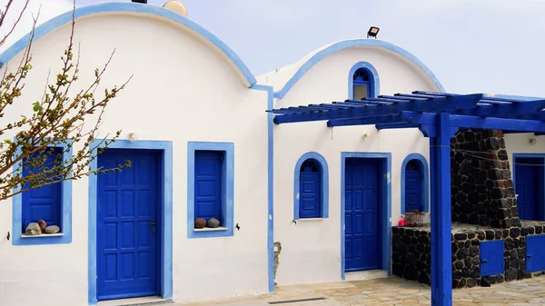 Köydeki güzel beyaz kilise