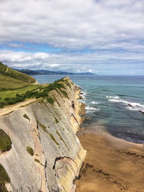 Deniz kıyısının güzel manzarası