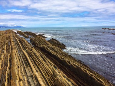 Deniz kıyısının güzel manzarası