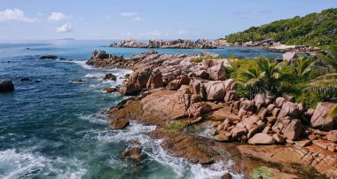 Deniz kıyısının güzel manzarası