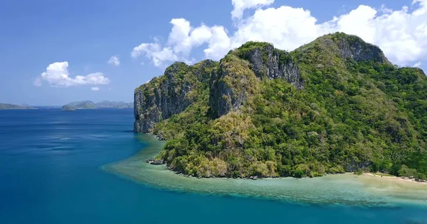 Isla Tropical Mar Cielo Azul Fondo — Foto de Stock