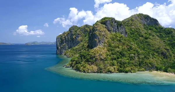 Beautiful Tropical Beach Green Sea Blue Sky — Stock Photo, Image