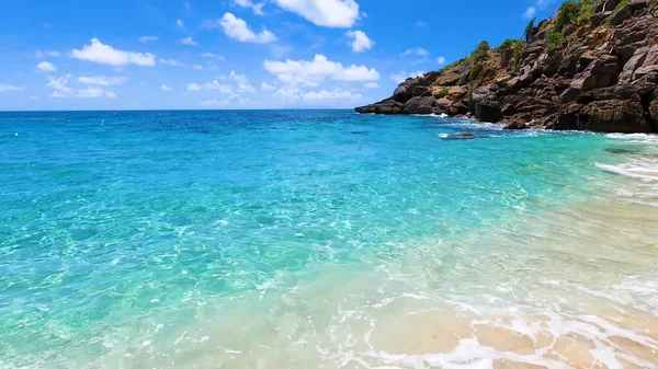 Bela Praia Com Céu Azul — Fotografia de Stock